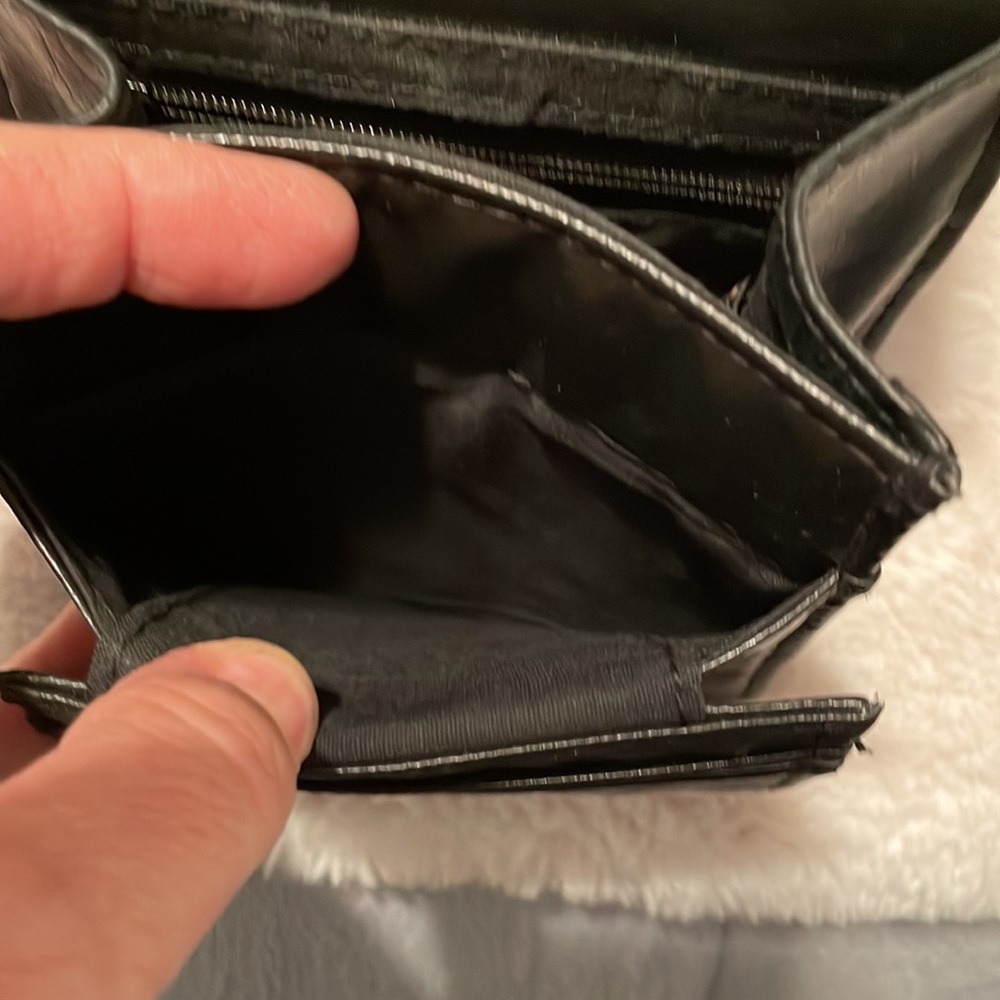 Black vegan leather cross body bag - Picture 8 of 16